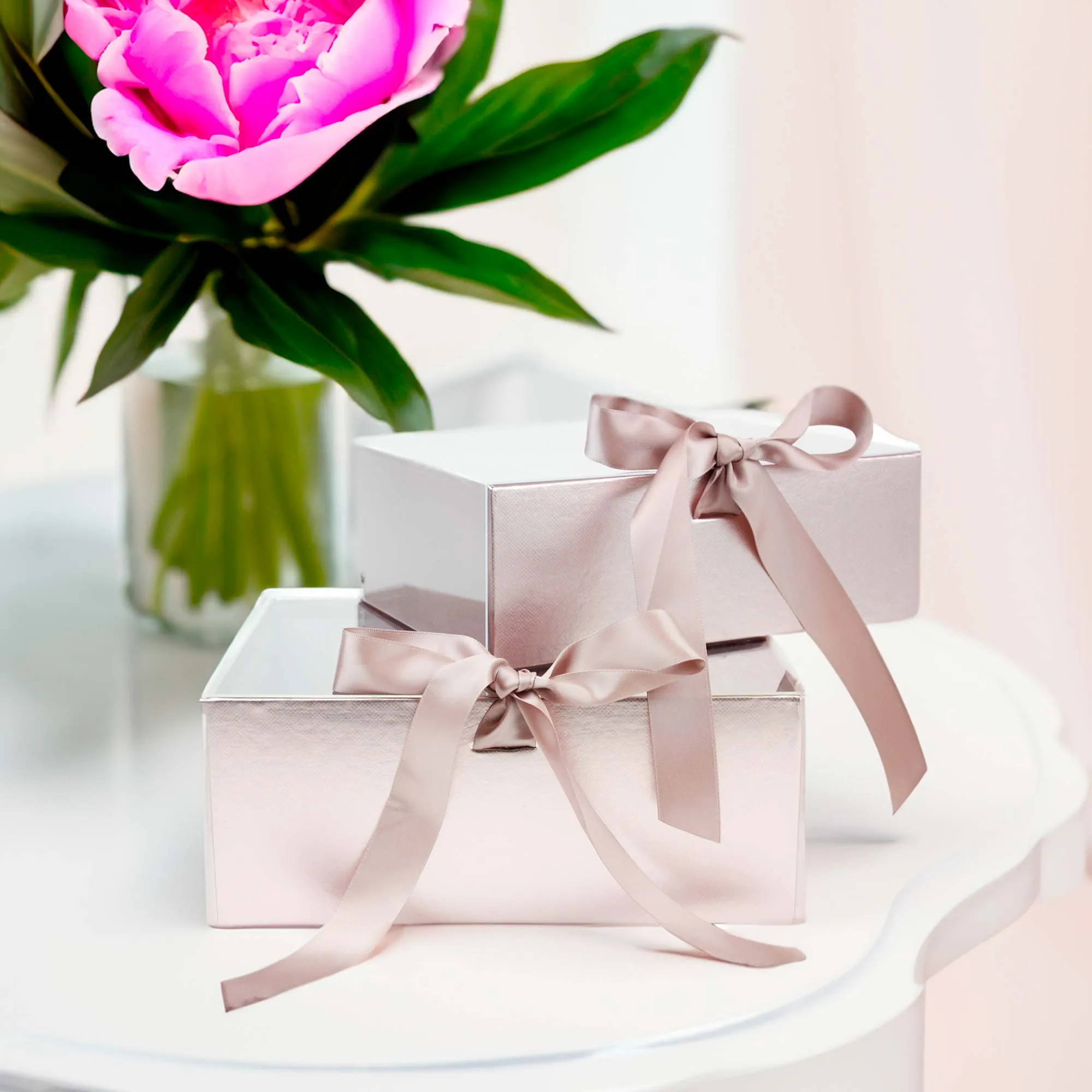Elegant Clear Lid Gift Box with Ribbon for Special Occasions - Set of 2