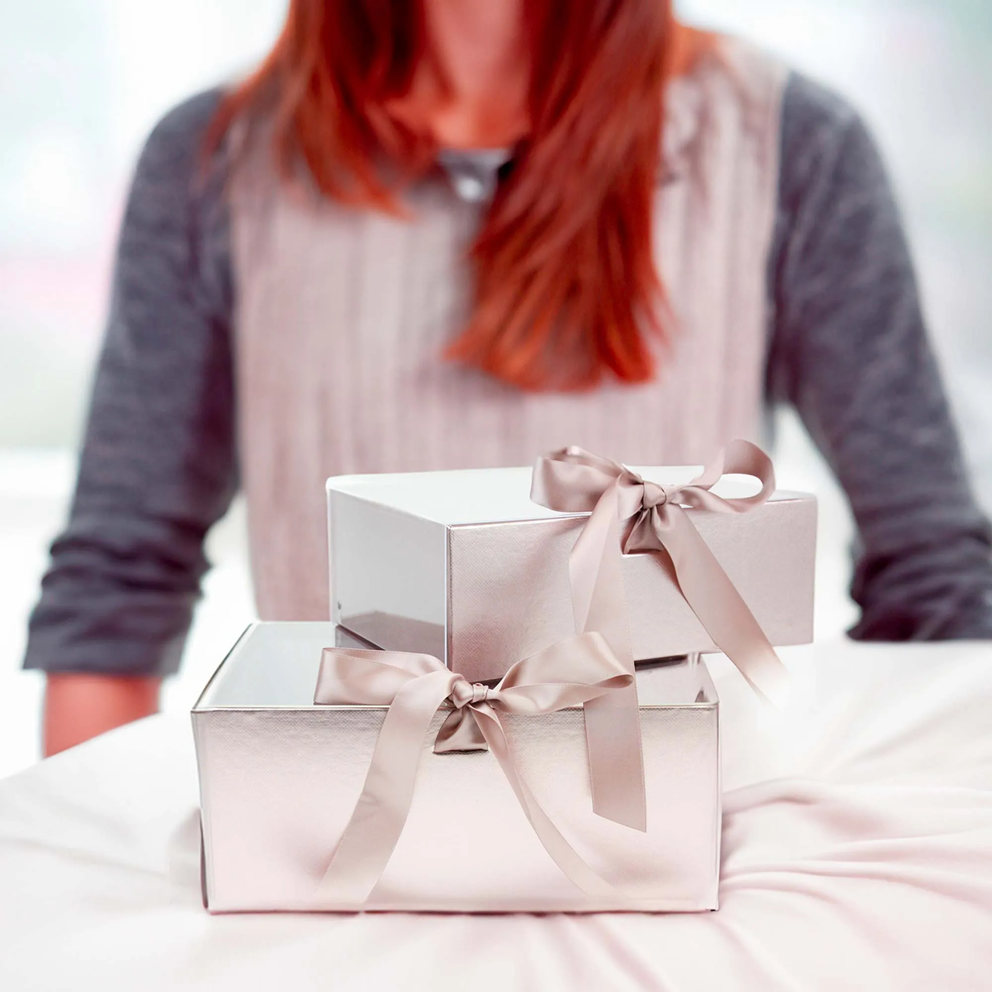 Elegant Clear Lid Gift Box with Ribbon for Special Occasions - Set of 2