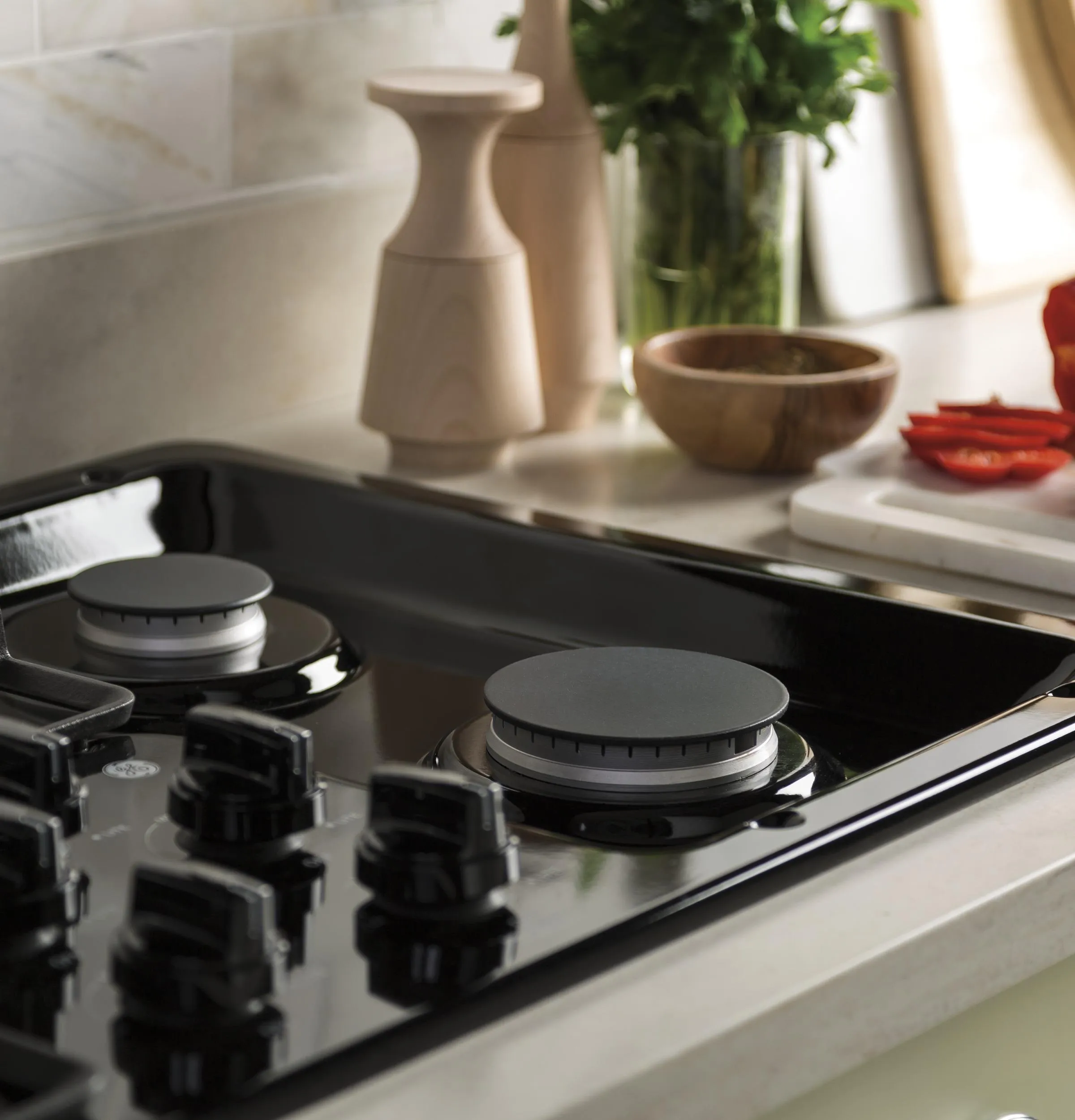 JGP3036DLBB GE® 36" Built-In Gas Cooktop with Dishwasher-Safe Grates