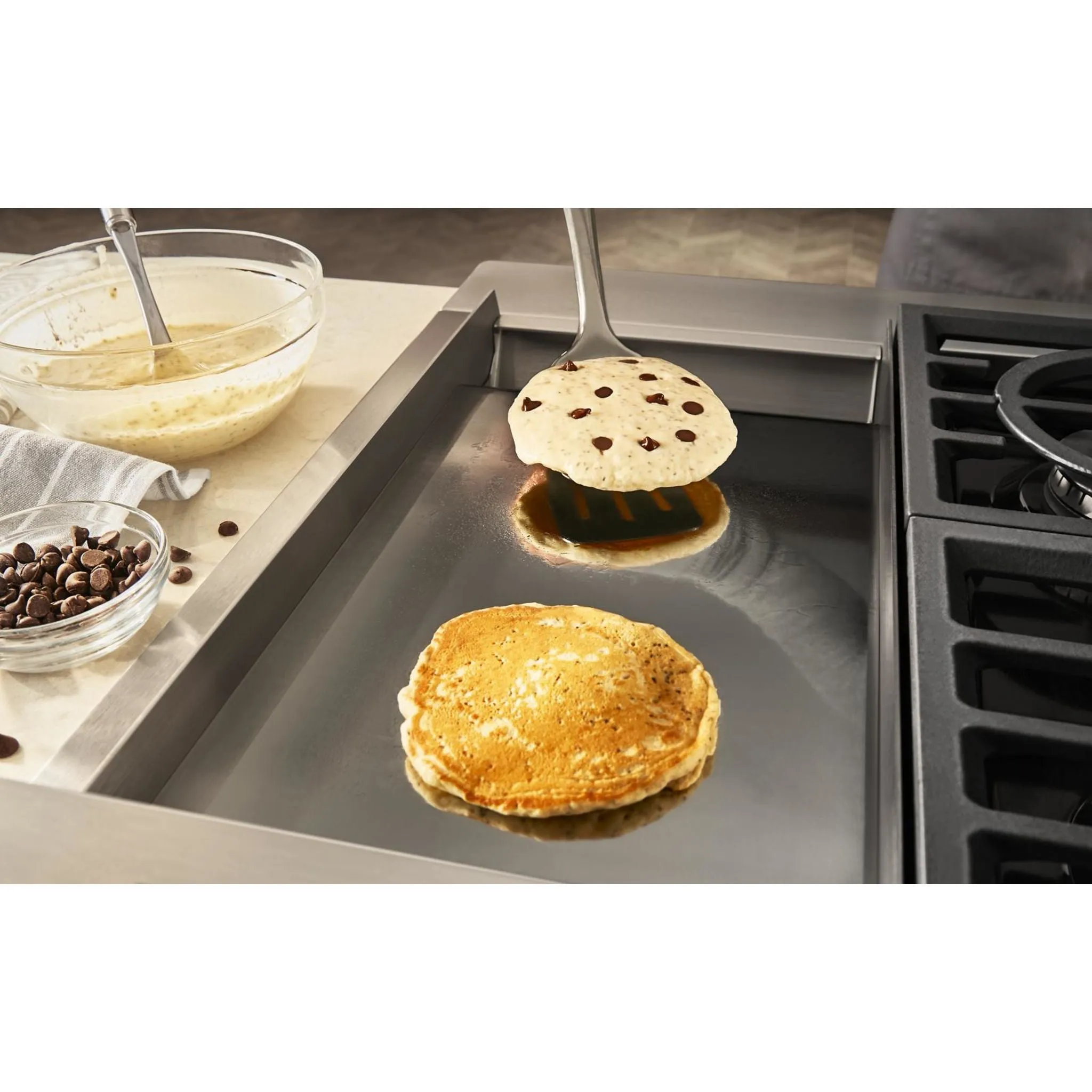 KitchenAid  48'' Smart Commercial-Style Gas Range with Griddle (KFGC558JYP)